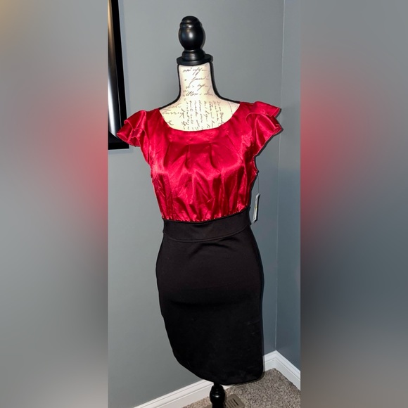 ⭐️Black and red dress new with tags from Macy’s, stretchy black skirt - Picture 1 of 16